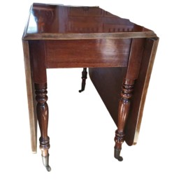 Ancienne table pliante